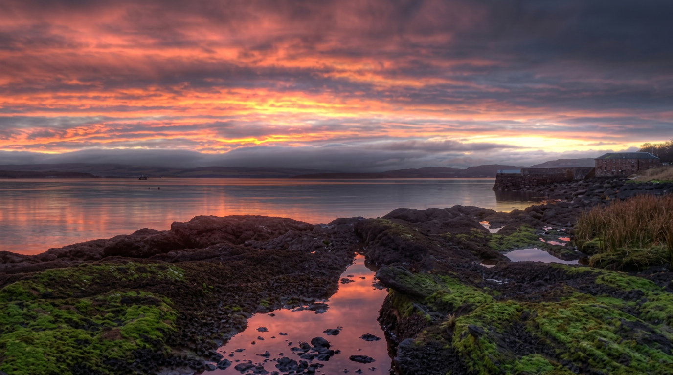 Dawn over Kilchattan Bay